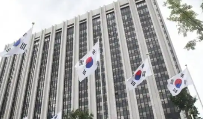 韩国基准股指创4月以来最大跌幅 因政府计划提高