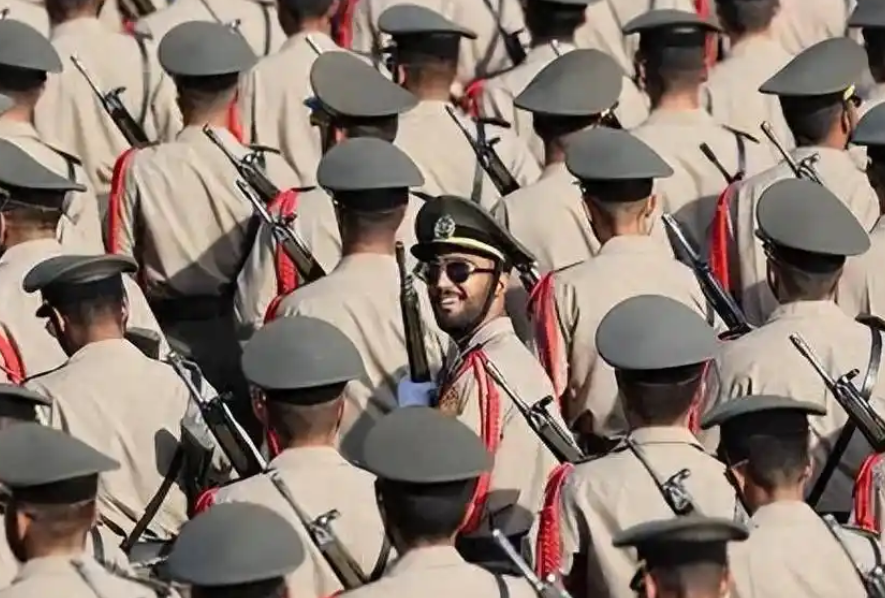 伊朗：美军向伊朗商船开火　革命卫队海军逼退