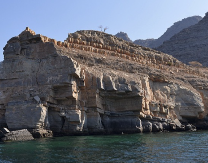 事关霍尔木兹海峡，特朗普最新发声！美以袭击